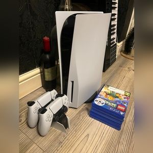 Sony Playstation 5 PS5 Disc Edition 825GB Console & 2 Controllers and games